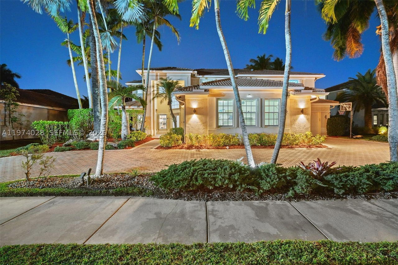 Real estate property located at 1537 Victoria Isle Way, Broward, Sector 7-parcel W, Weston, FL