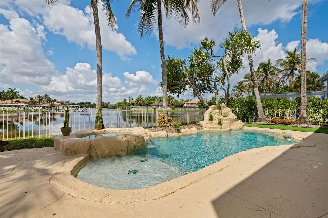 Real estate property located at 1537 Victoria Isle Way, Broward, Sector 7-parcel W, Weston, FL