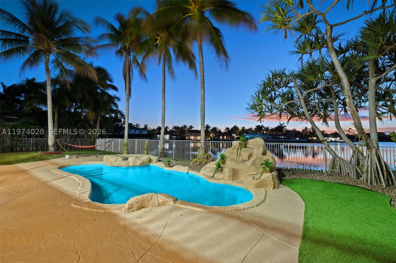 Real estate property located at 1537 Victoria Isle Way, Broward, Sector 7-parcel W, Weston, FL