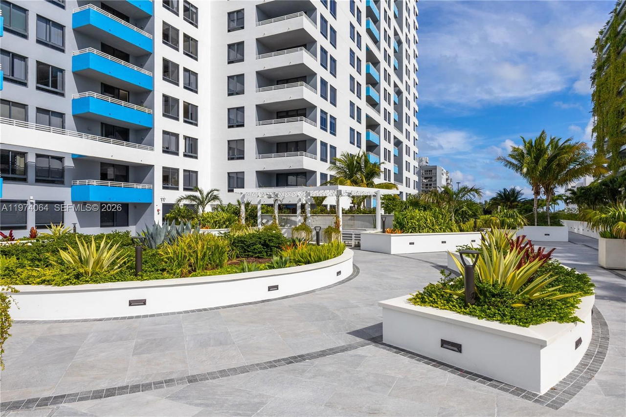 Real estate property located at 1330 West Ave #1614, Miami-dade, The Waverly At South Beach, Miami Beach, FL