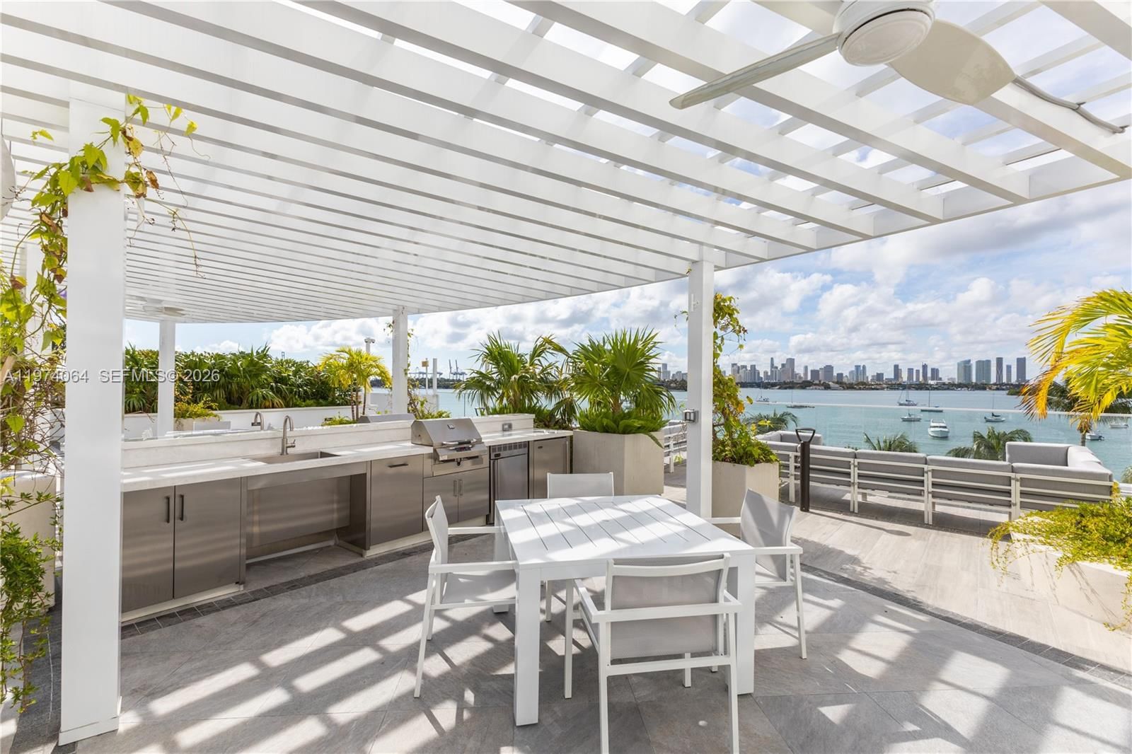 Real estate property located at 1330 West Ave #1614, Miami-dade, The Waverly At South Beach, Miami Beach, FL