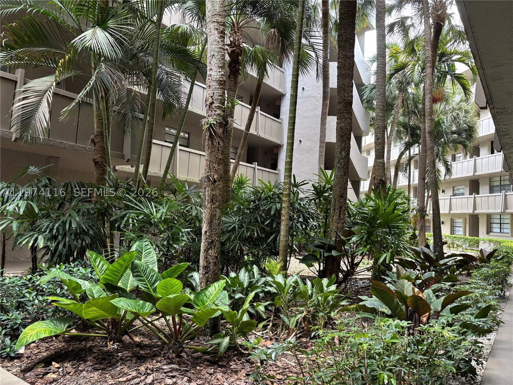 Real estate property located at 1100 Colony Point Cir #316, Broward, Colony Point 3 Condo, Pembroke Pines, FL