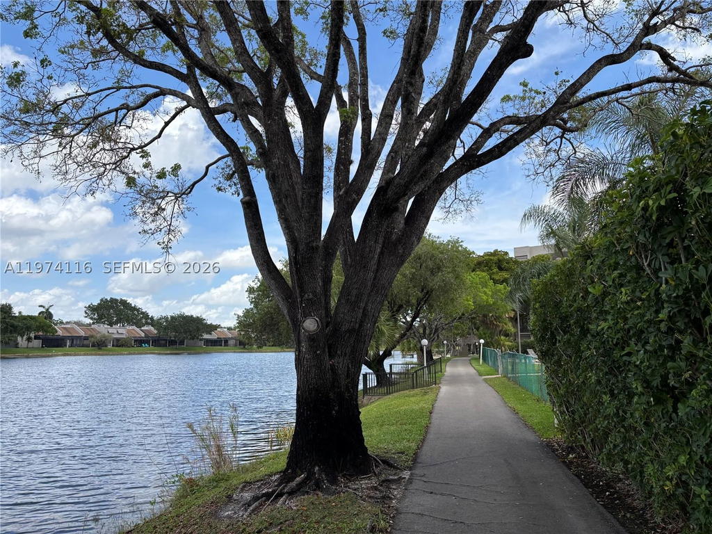 Real estate property located at 1100 Colony Point Cir #316, Broward, Colony Point 3 Condo, Pembroke Pines, FL