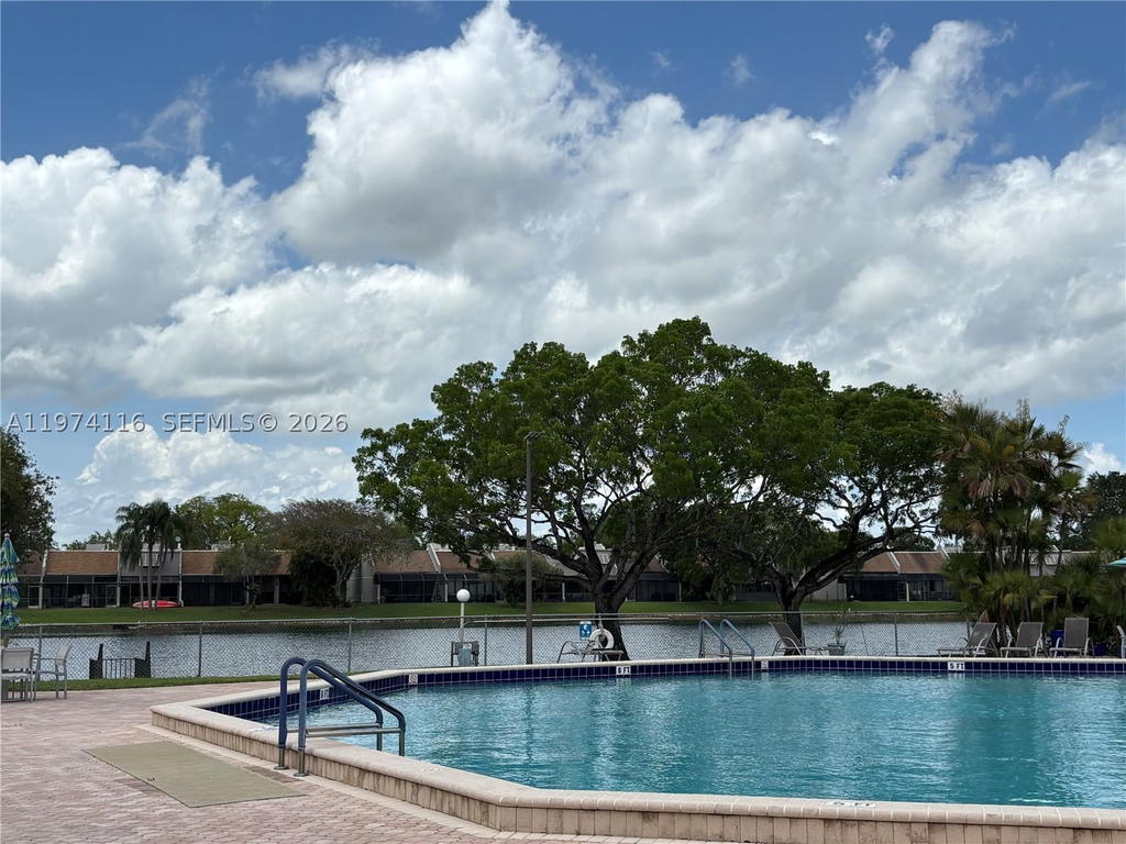 Real estate property located at 1100 Colony Point Cir #316, Broward, Colony Point 3 Condo, Pembroke Pines, FL