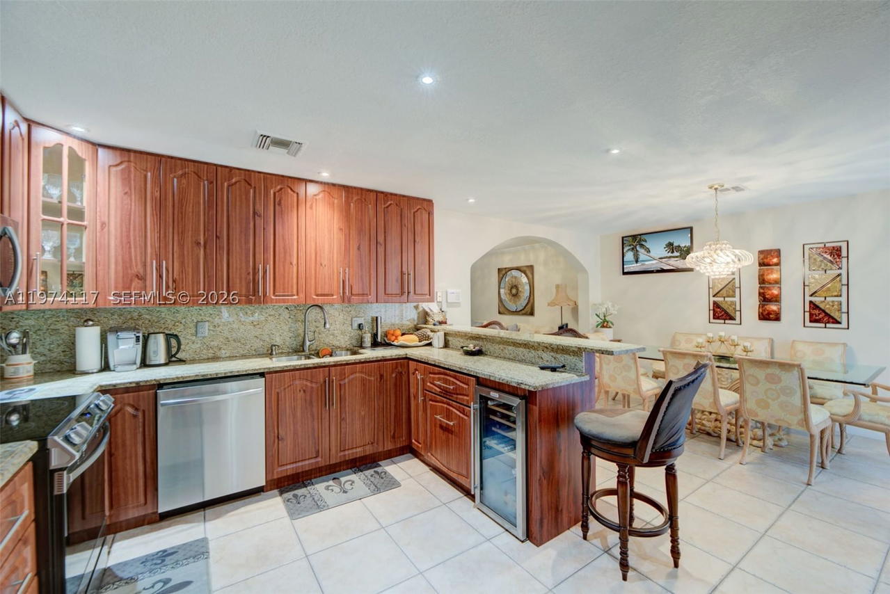 Real estate property located at 10 110th Ave, Broward, Wedgewood Estates, Plantation, FL