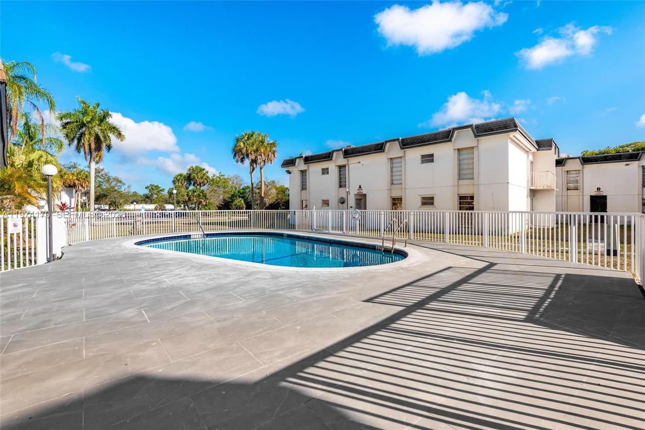 Real estate property located at 7256 94th Pl A8, Miami-dade, Sunset Palms West Condo, Miami, FL