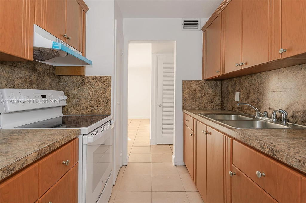Real estate property located at 7256 94th Pl A8, Miami-dade, Sunset Palms West Condo, Miami, FL