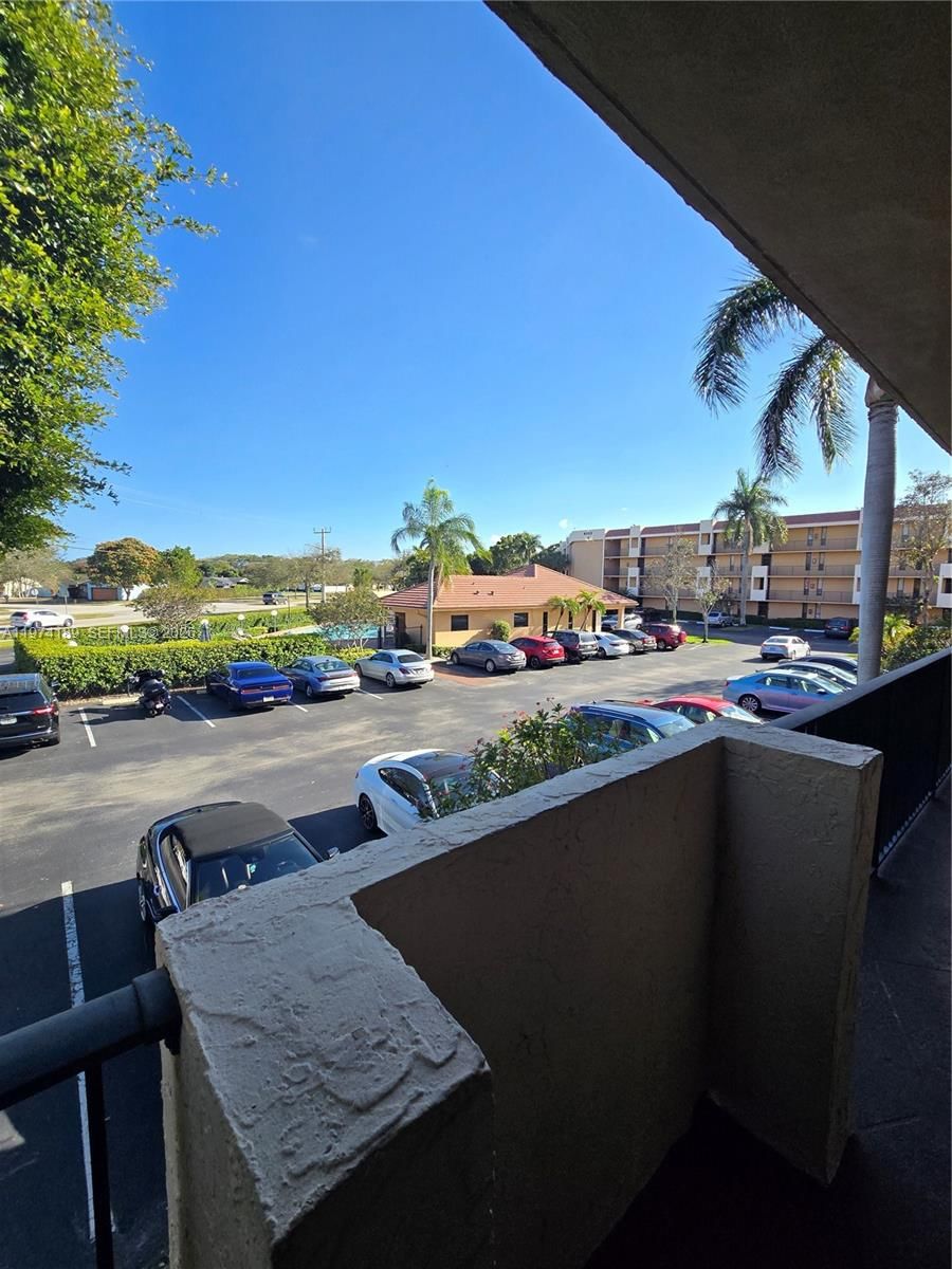 Real estate property located at 5920 Coral Lake Dr #208, Broward, Coral Gate Iv Condo, Margate, FL