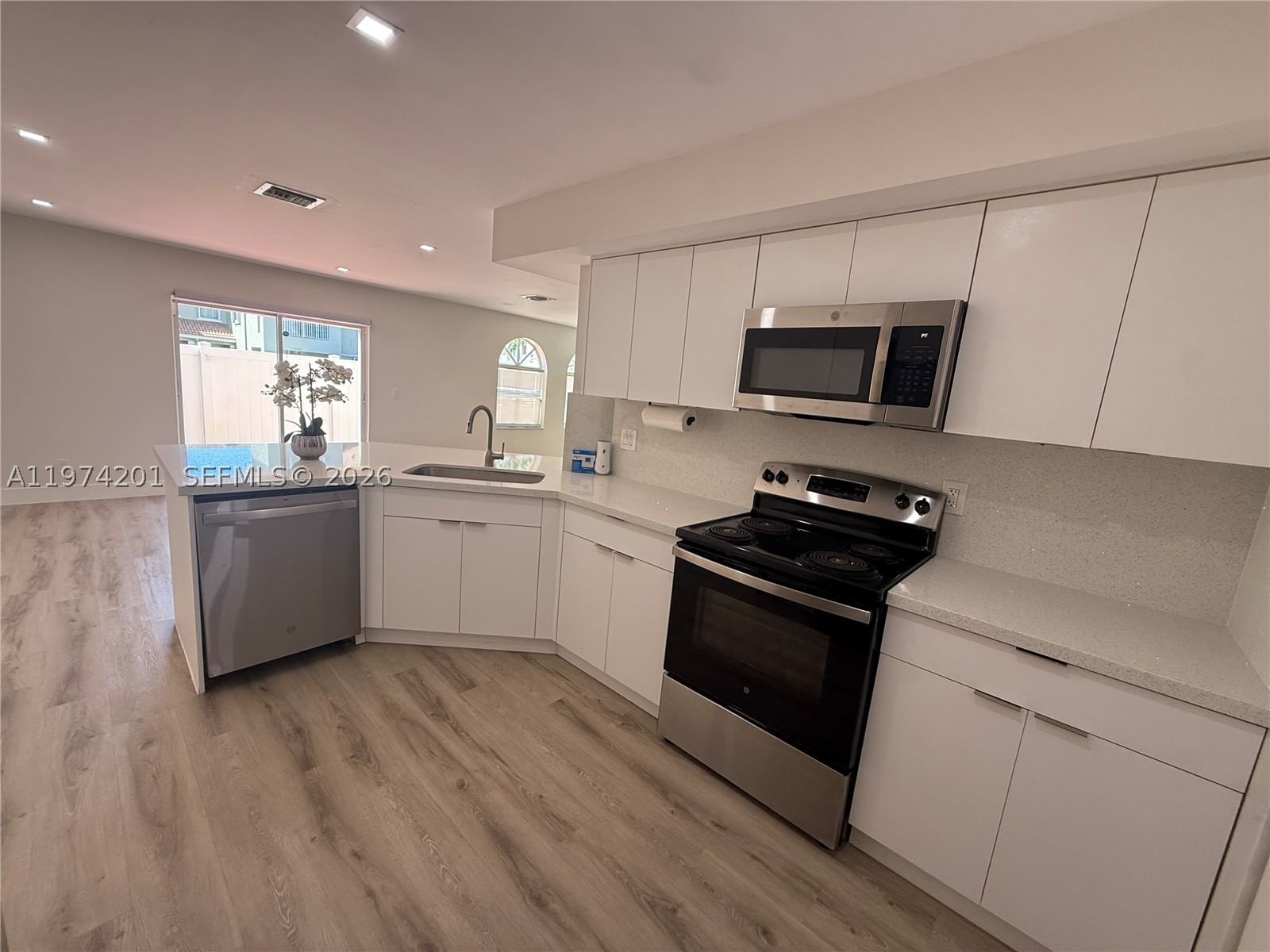 Real estate property located at 12637 54th St, Broward, Somerset Four Replat, Miramar, FL