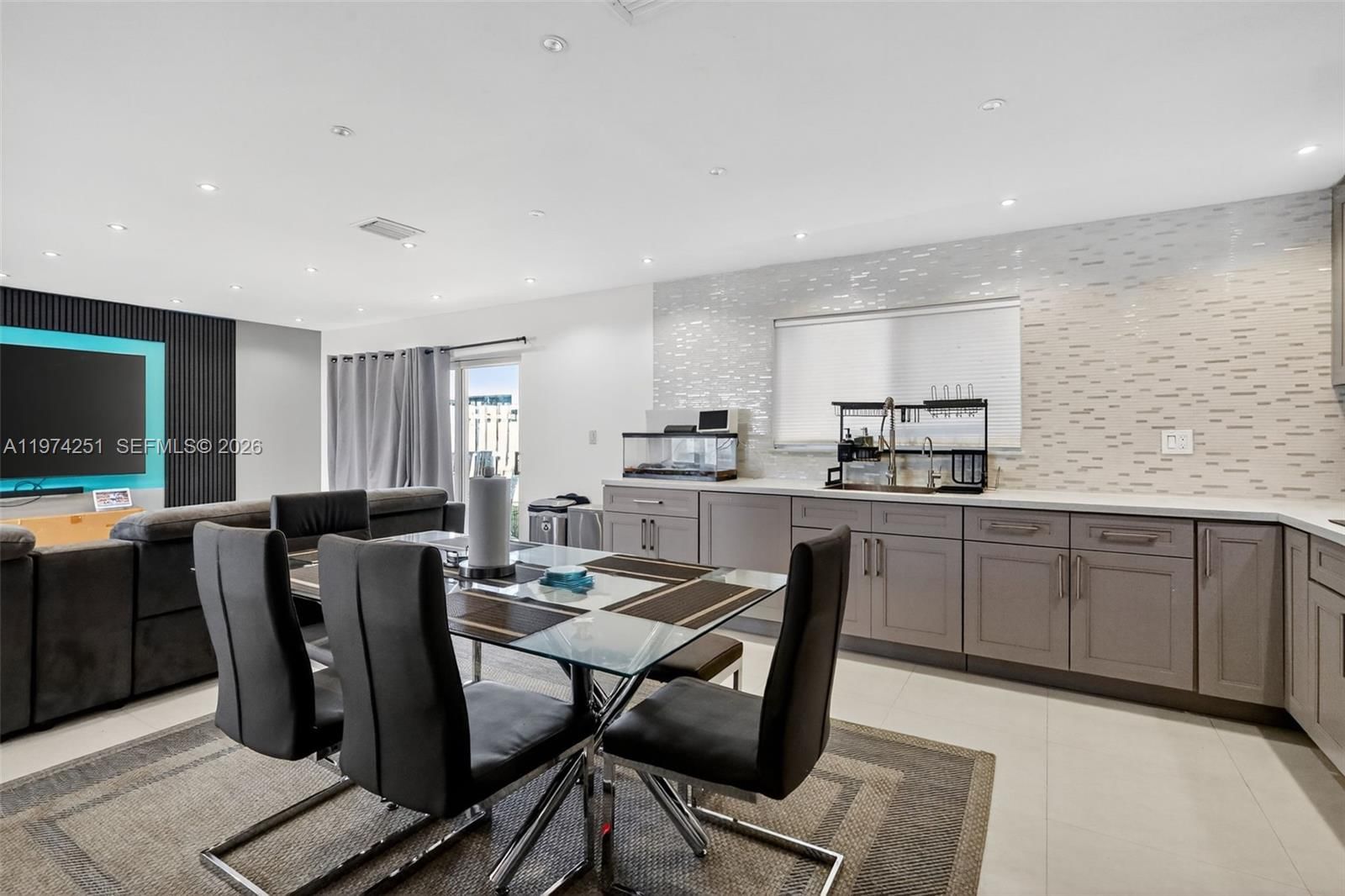 Real estate property located at 221 212th St, Miami-dade, San Simeon Homes, Miami, FL
