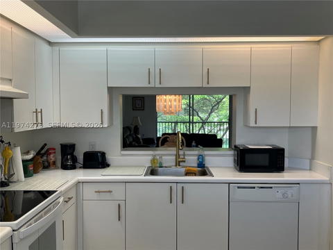 Real estate property located at 13105 16th Ct #313L, Broward, Ivanhoe East At Century V, Pembroke Pines, FL