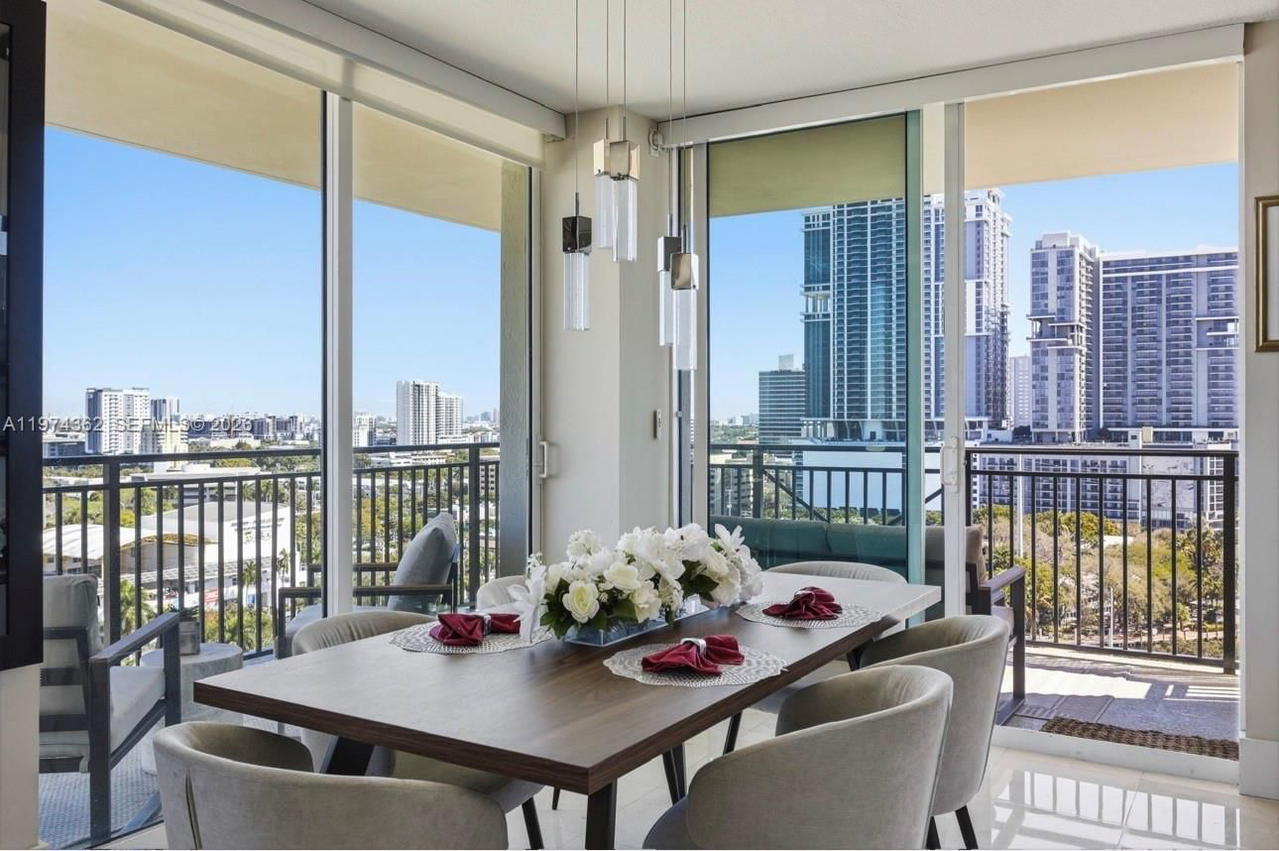 Real estate property located at 610 Las Olas Blvd #1617, Broward, The Symphony, Fort Lauderdale, FL