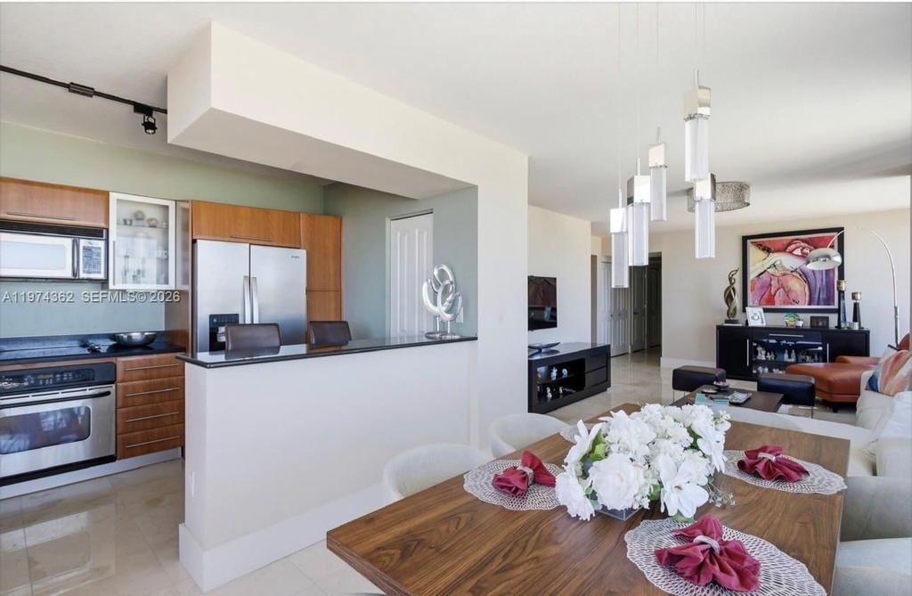 Real estate property located at 610 Las Olas Blvd #1617, Broward, The Symphony, Fort Lauderdale, FL