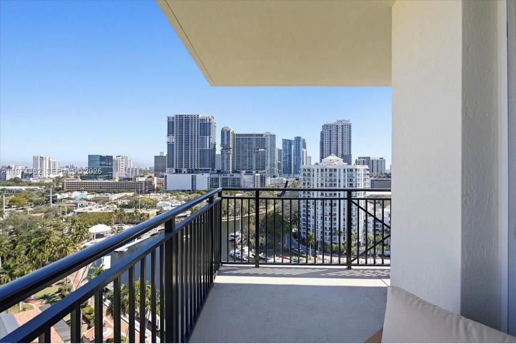 Real estate property located at 610 Las Olas Blvd #1617, Broward, The Symphony, Fort Lauderdale, FL