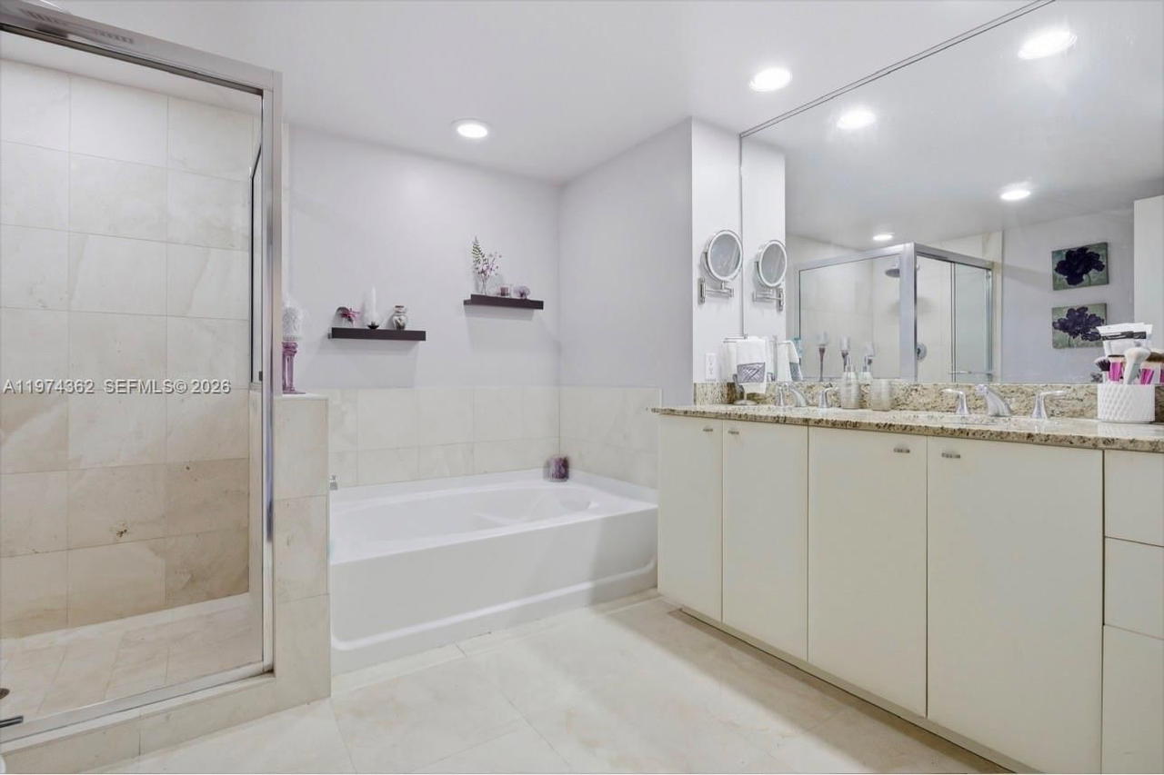 Real estate property located at 610 Las Olas Blvd #1617, Broward, The Symphony, Fort Lauderdale, FL