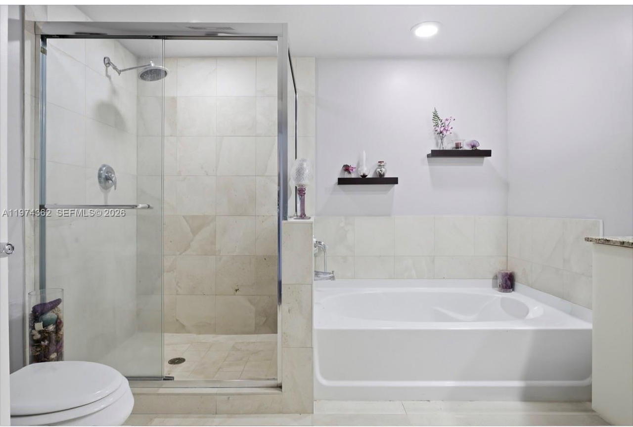 Real estate property located at 610 Las Olas Blvd #1617, Broward, The Symphony, Fort Lauderdale, FL