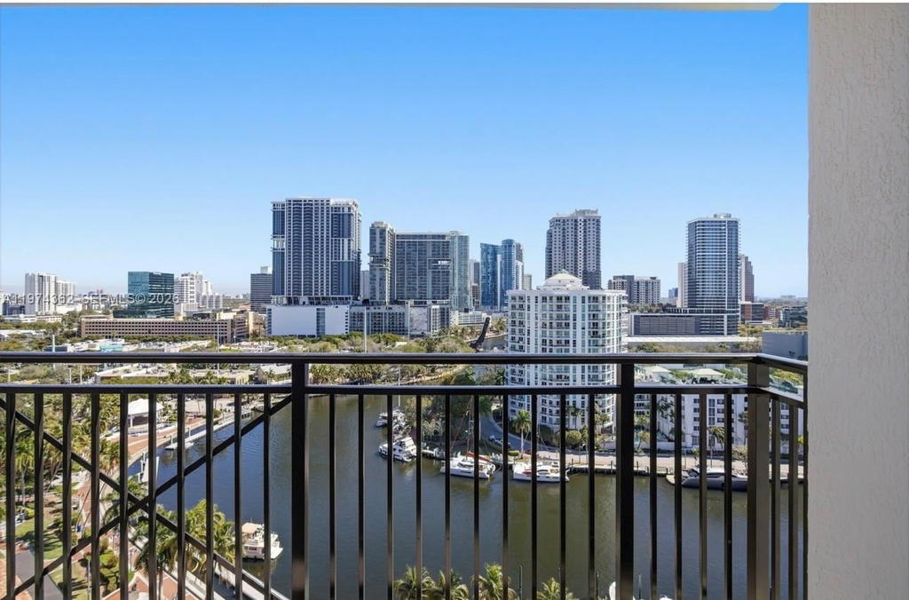 Real estate property located at 610 Las Olas Blvd #1617, Broward, The Symphony, Fort Lauderdale, FL