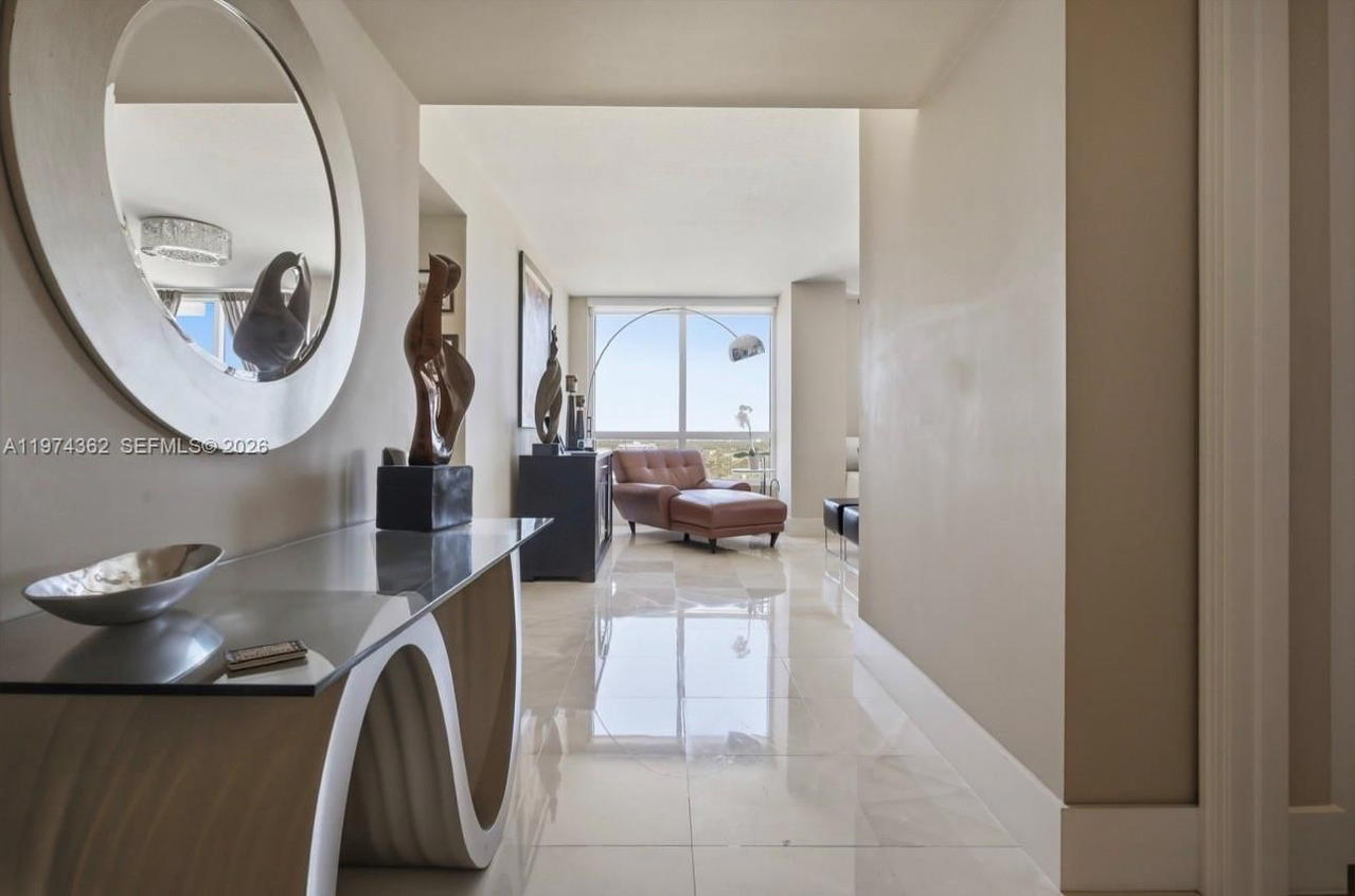 Real estate property located at 610 Las Olas Blvd #1617, Broward, The Symphony, Fort Lauderdale, FL