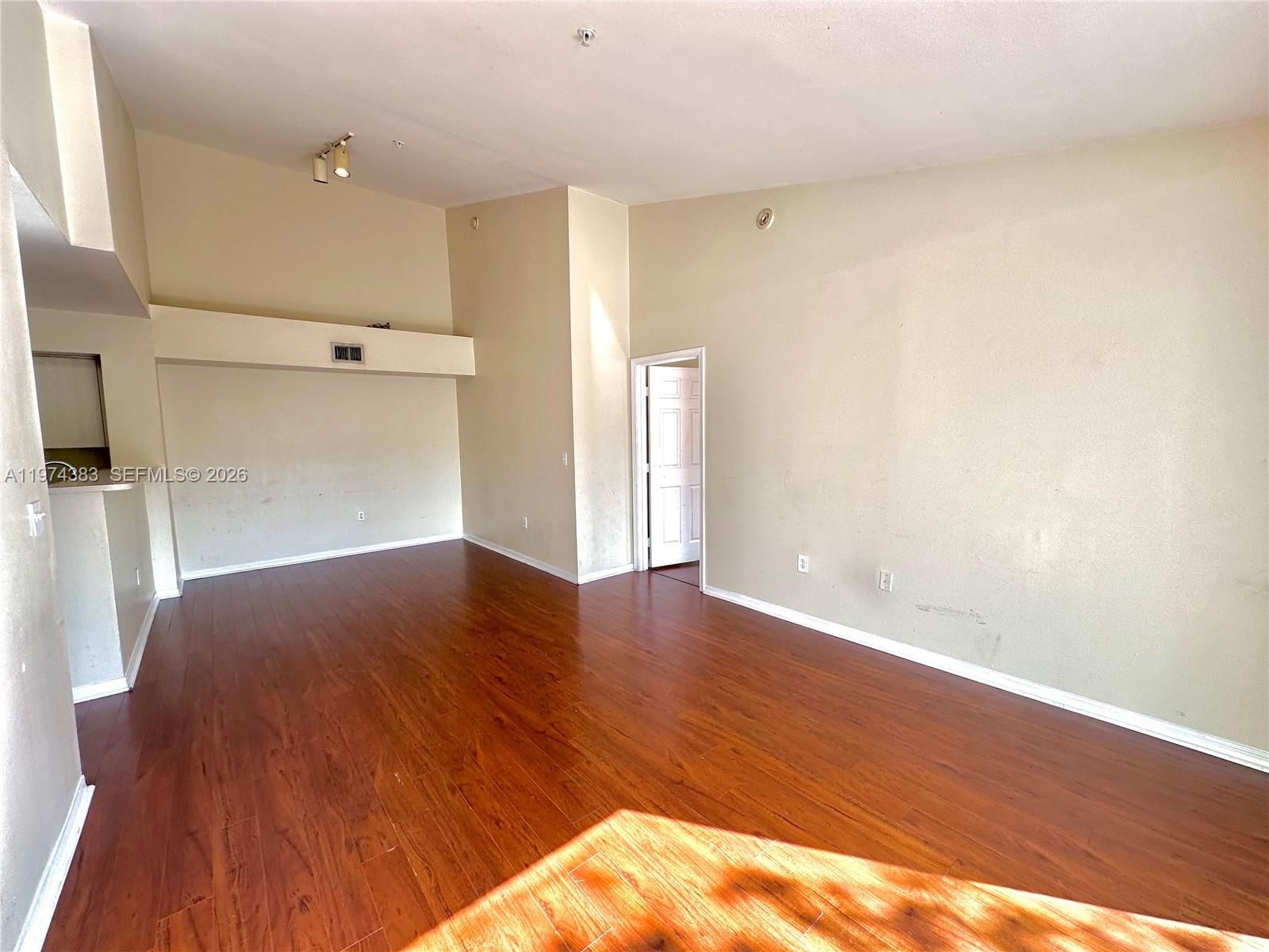Real estate property located at 11185 6th St #303, Broward, Devonaire Condo At Pembro, Pembroke Pines, FL