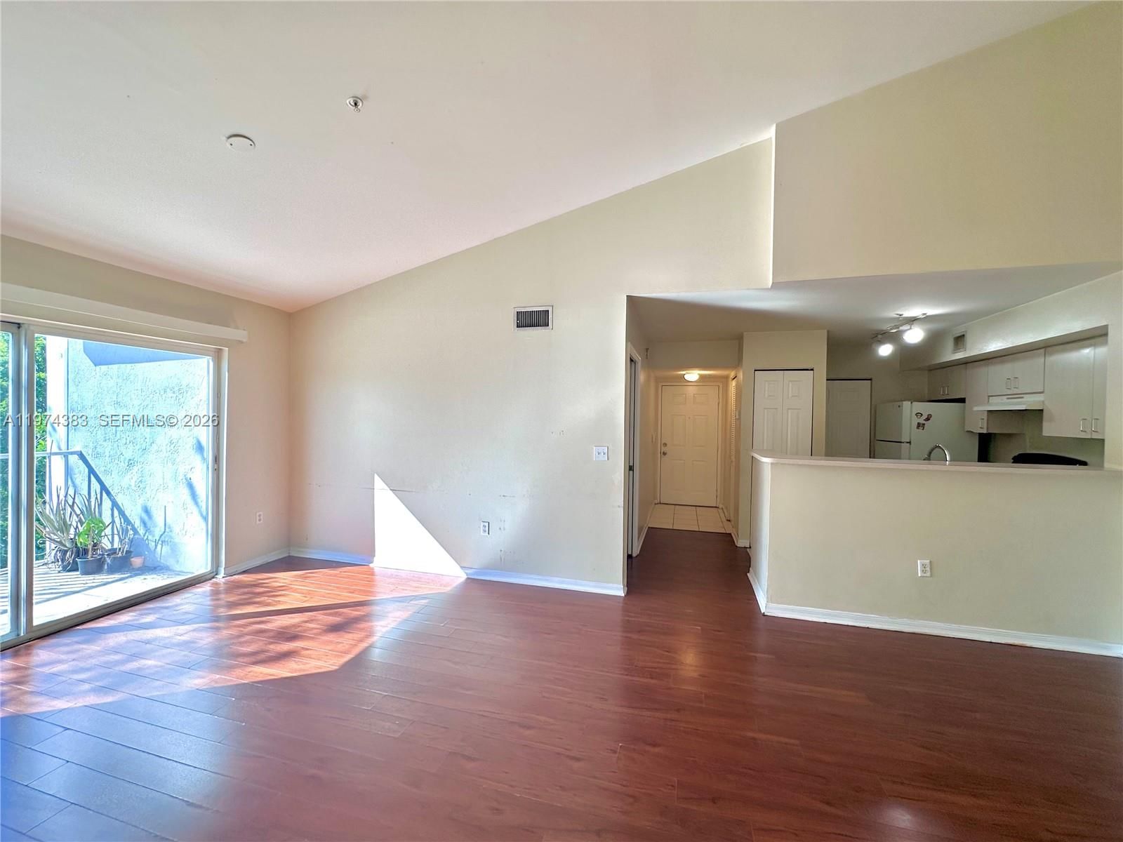 Real estate property located at 11185 6th St #303, Broward, Devonaire Condo At Pembro, Pembroke Pines, FL