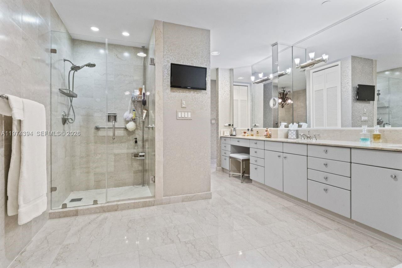 Real estate property located at 5266 Fisher Island Dr #5266, Miami-dade, Bayview Fisher Isl Condo, Miami Beach, FL