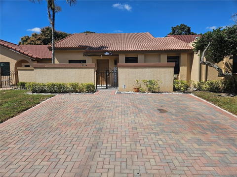 Real estate property located at 17914 66th Ct Cir, Miami-dade, The Moors Townhouses, Hialeah, FL