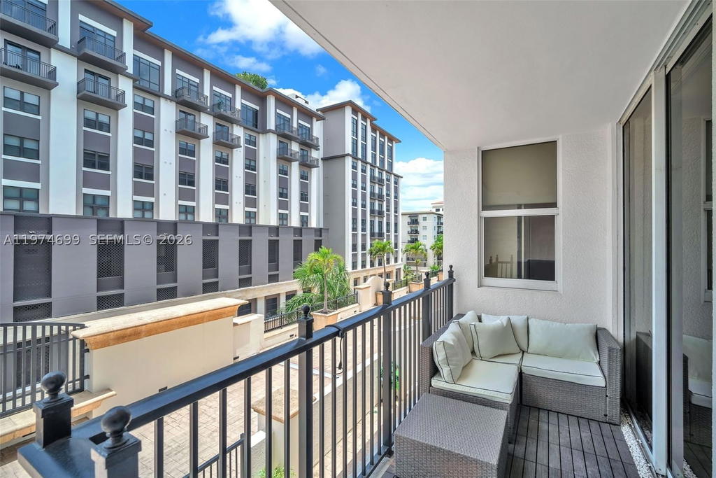 Real estate property located at 4100 Salzedo St #519, Miami-dade, One Village Place Condo, Coral Gables, FL