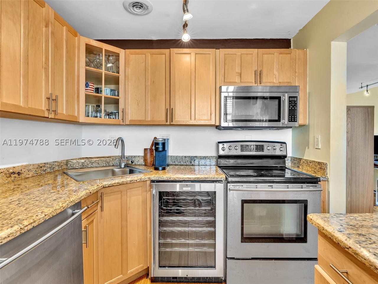 Real estate property located at 1236 Alton Rd #402, Miami-dade, Alton Star Condo, Miami Beach, FL