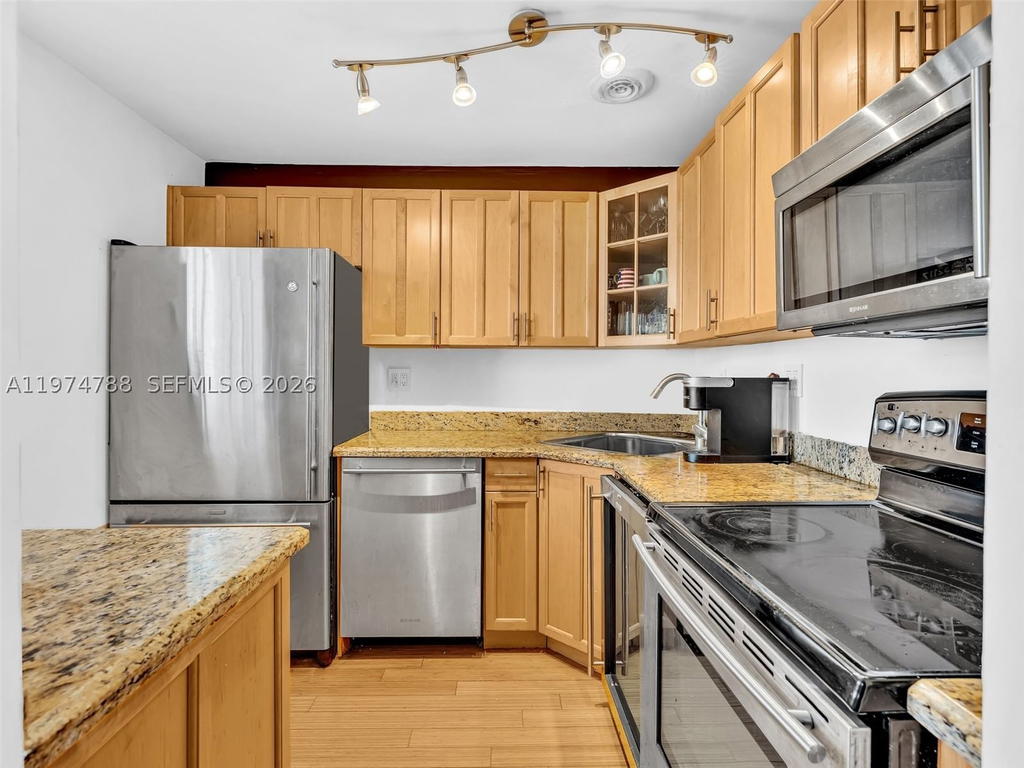 Real estate property located at 1236 Alton Rd #402, Miami-dade, Alton Star Condo, Miami Beach, FL