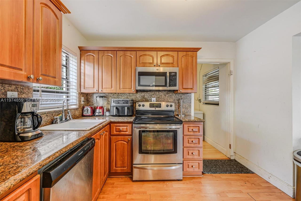 Real estate property located at 11751 30th St, Miami-dade, Southern Estates 13th Add, Miami, FL