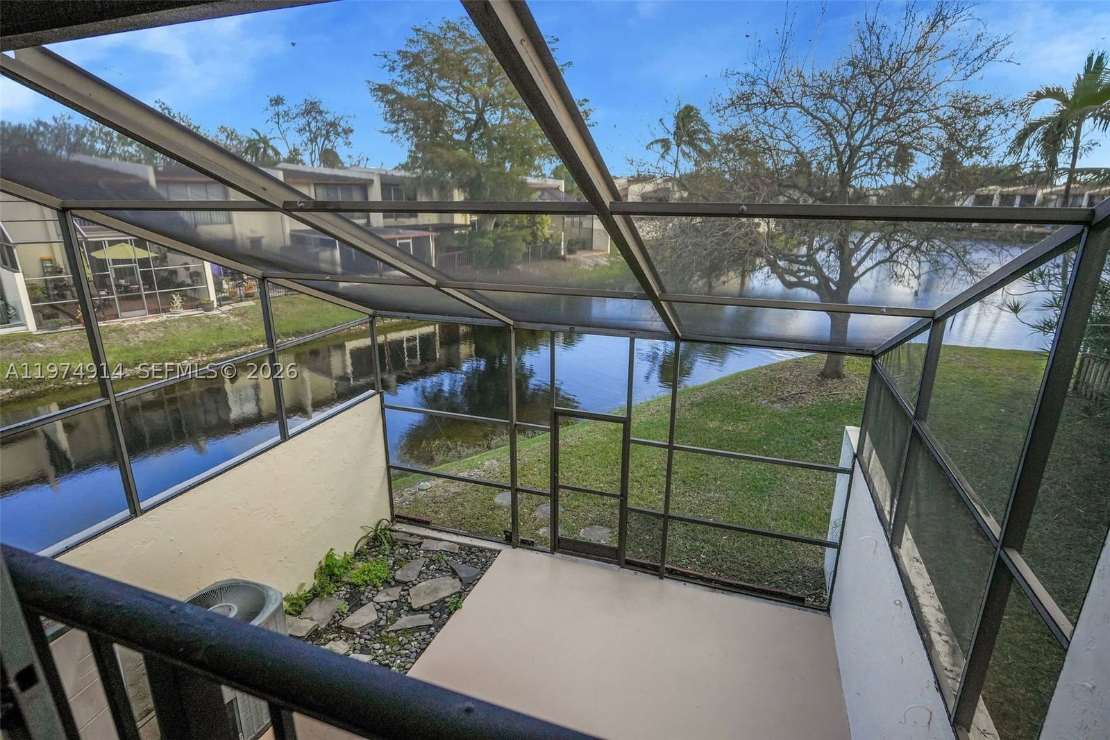 Real estate property located at 7601 105th Ave, Miami-dade, Sunset Park Lake Villas S, Miami, FL