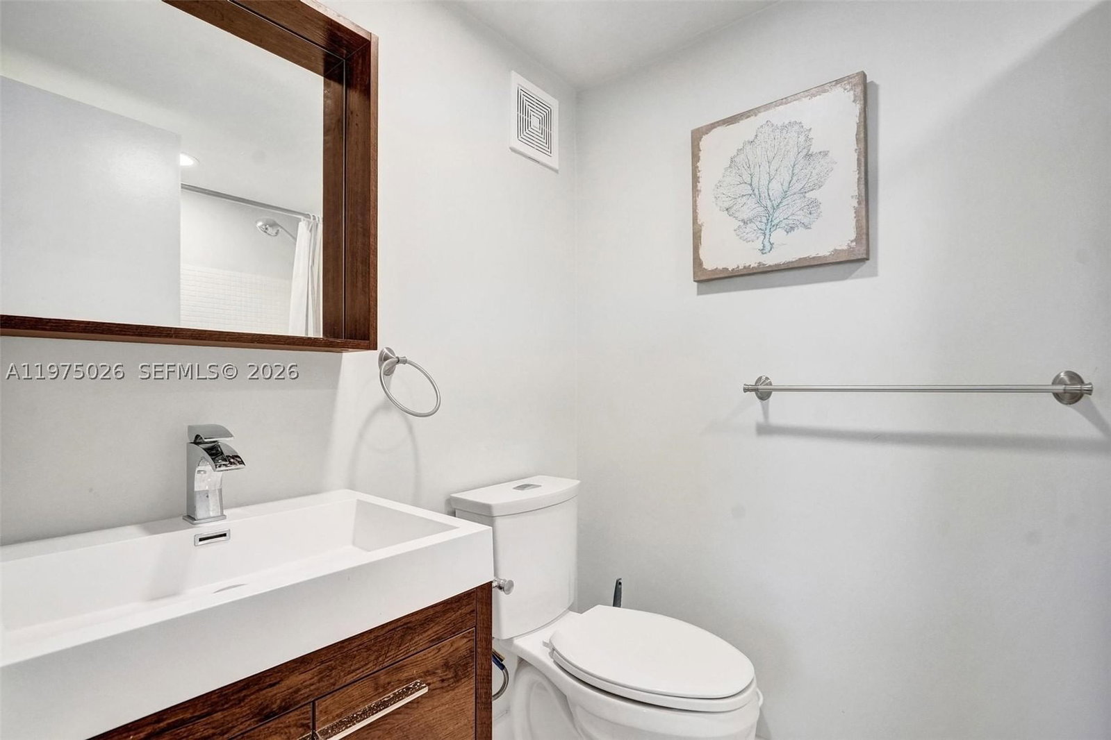 Real estate property located at 450 Paradise Isle Blvd #204, Broward, Isle Of Paradise Co-op, Hallandale Beach, FL