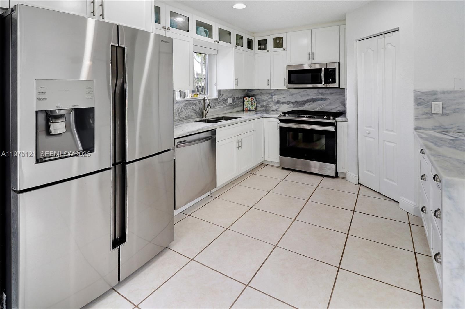 Real estate property located at 21278 91st Ave, Miami-dade, Lakes By The Bay Sec 10, Cutler Bay, FL