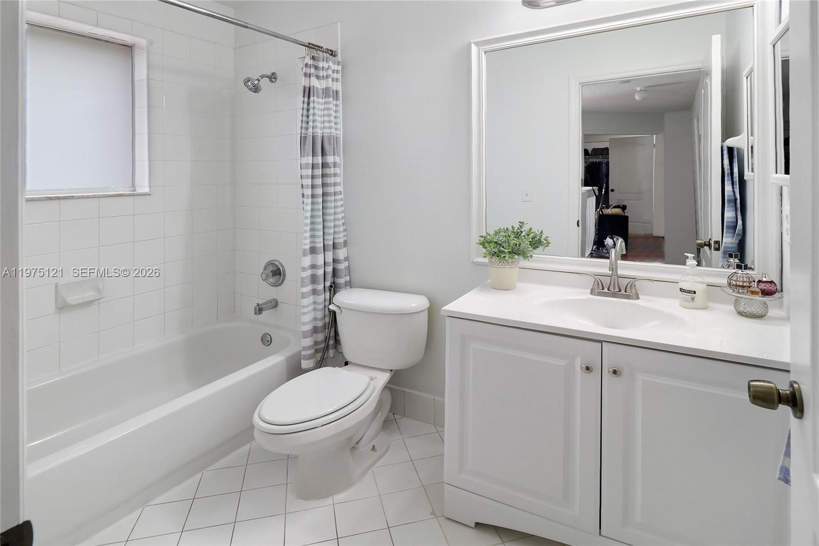 Real estate property located at 21278 91st Ave, Miami-dade, Lakes By The Bay Sec 10, Cutler Bay, FL