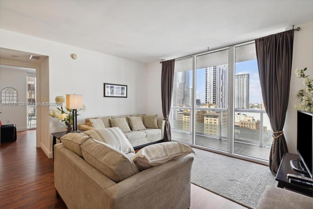 Real estate property located at 50 Biscayne Blvd #2111, Miami-dade, 50 Biscayne Condo, Miami, FL