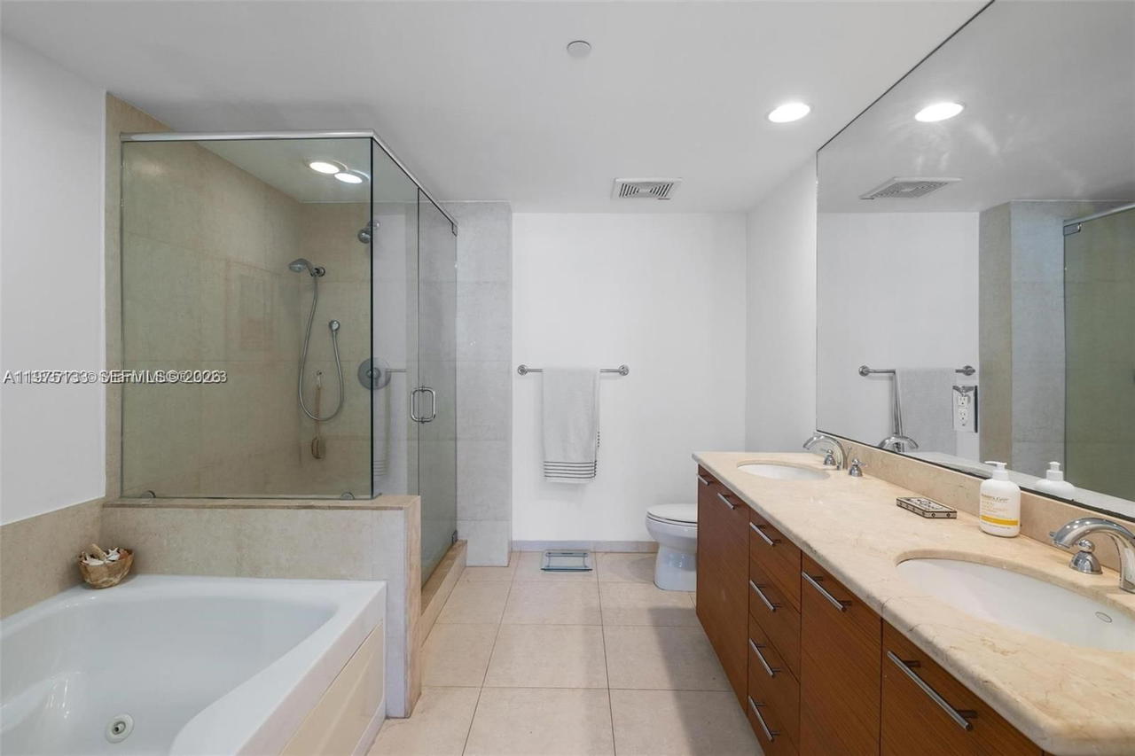 Real estate property located at 50 Biscayne Blvd #2111, Miami-dade, 50 Biscayne Condo, Miami, FL