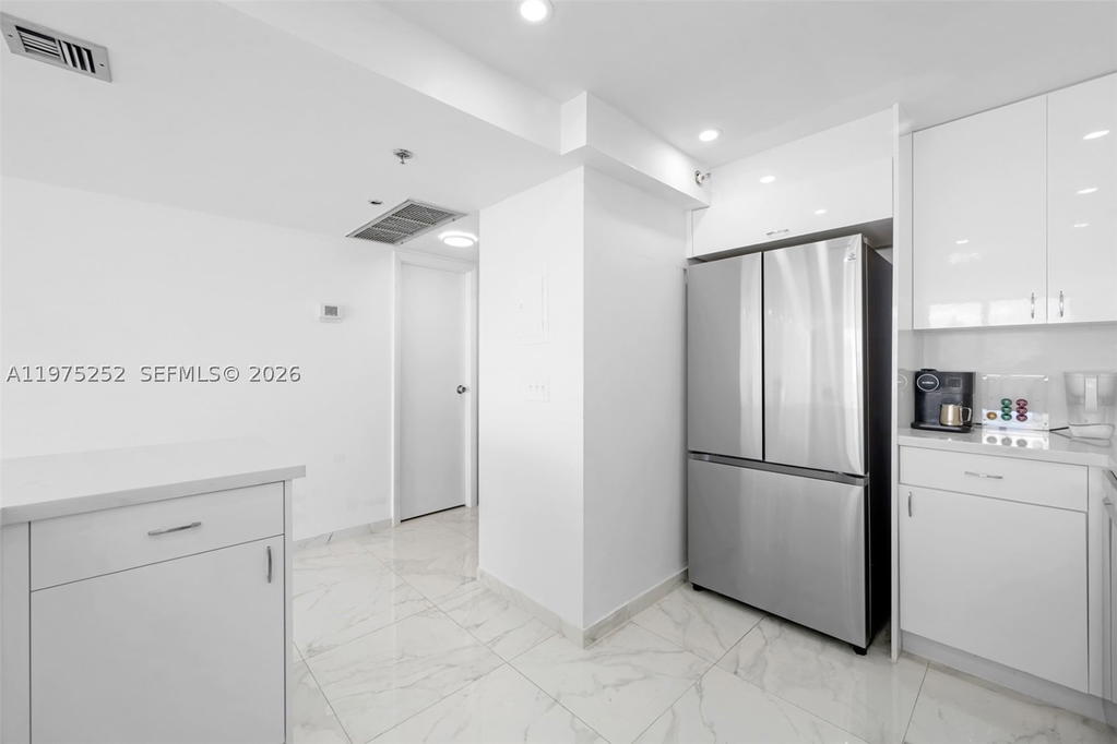 Real estate property located at 4101 Pine Tree Dr #919, Miami-dade, Tower Forty One Condo, Miami Beach, FL