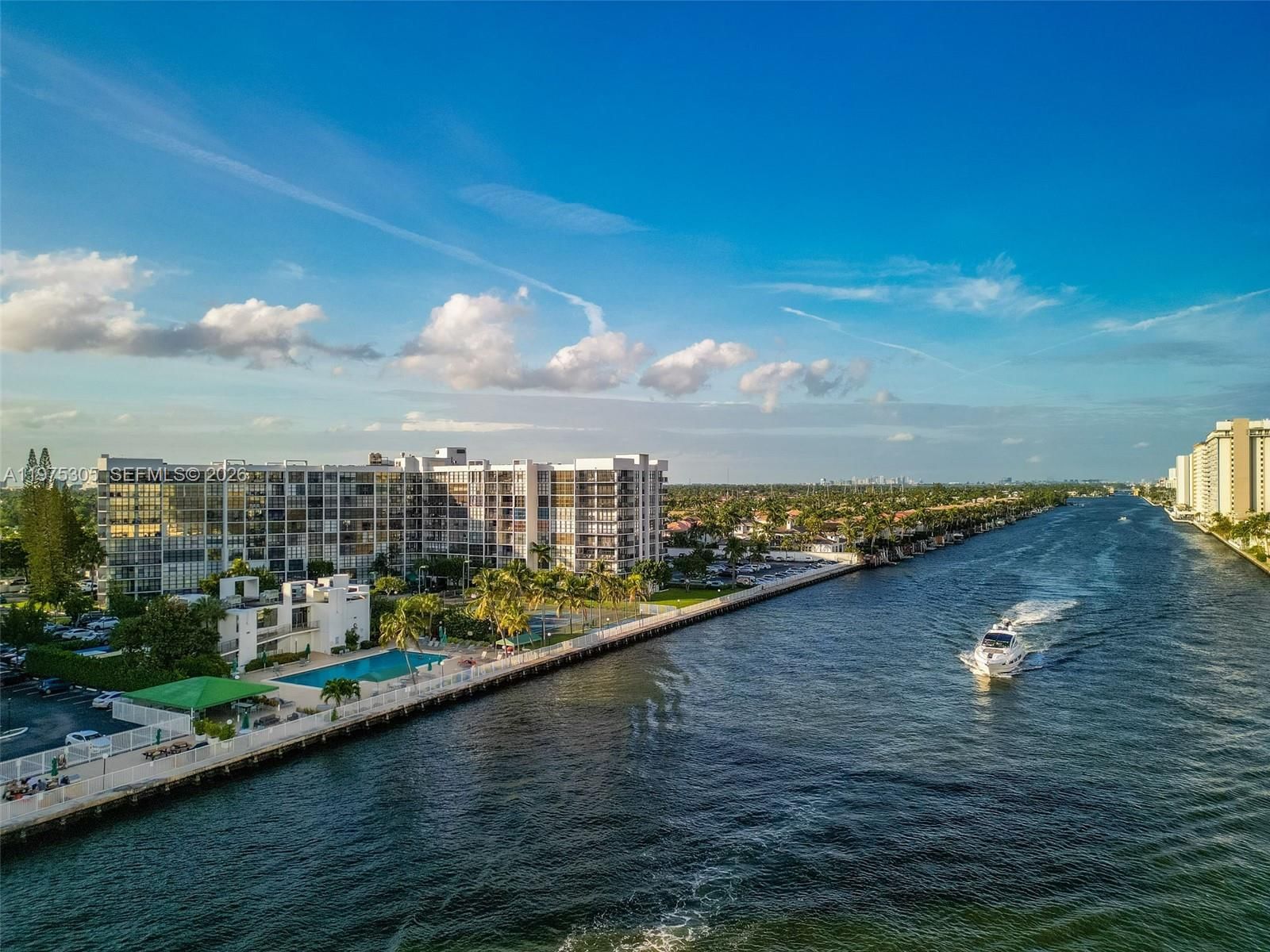 Real estate property located at 1000 Parkview Dr #1001, Broward, Oceanview Park Condo, Hallandale Beach, FL