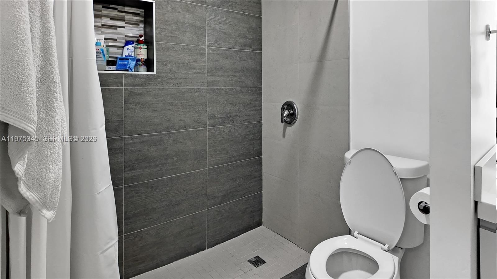 Real estate property located at 6353 190th Ter, Miami-dade, Townhomes Of Country Lake, Hialeah, FL