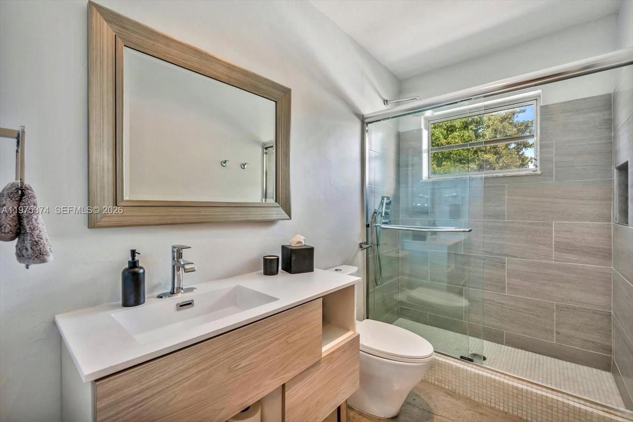 Real estate property located at 1821 Jefferson Ave #301, Miami-dade, Royal Palm Villas Condo, Miami Beach, FL