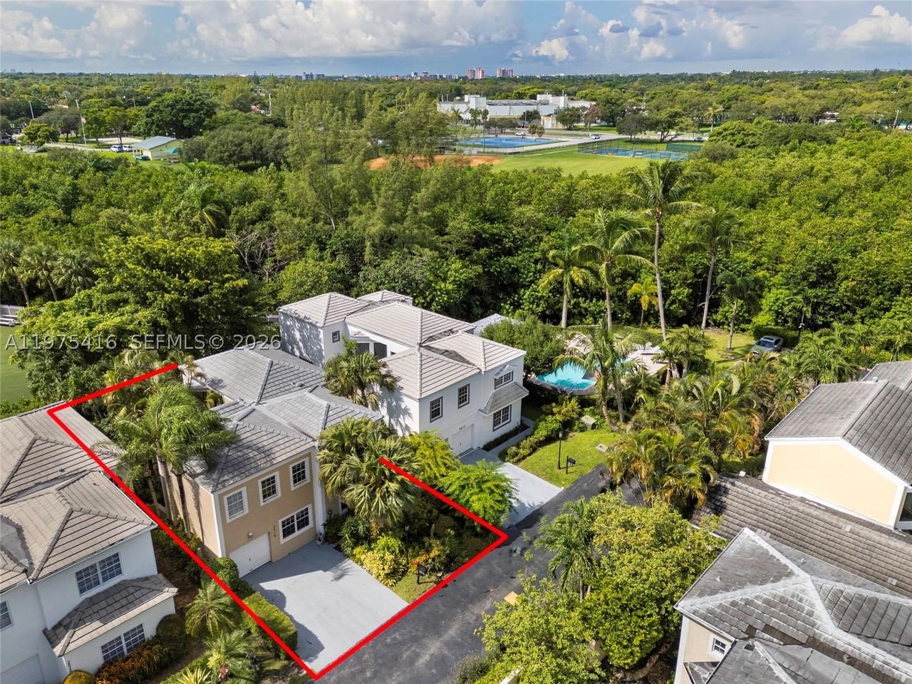 Real estate property located at 2518 206th Ter, Miami-dade, River Parc Estates, Miami, FL