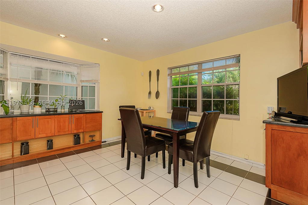 Real estate property located at 2518 206th Ter, Miami-dade, River Parc Estates, Miami, FL