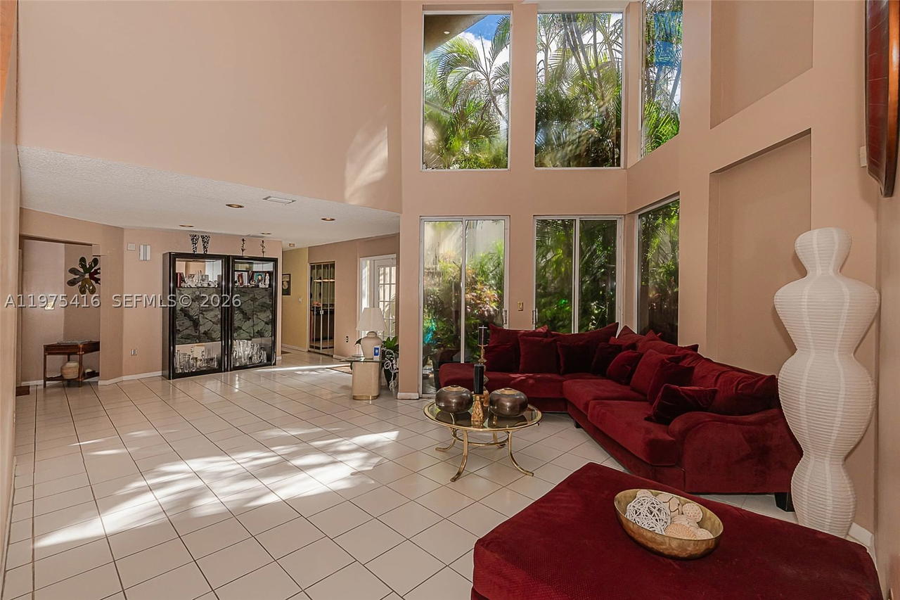 Real estate property located at 2518 206th Ter, Miami-dade, River Parc Estates, Miami, FL