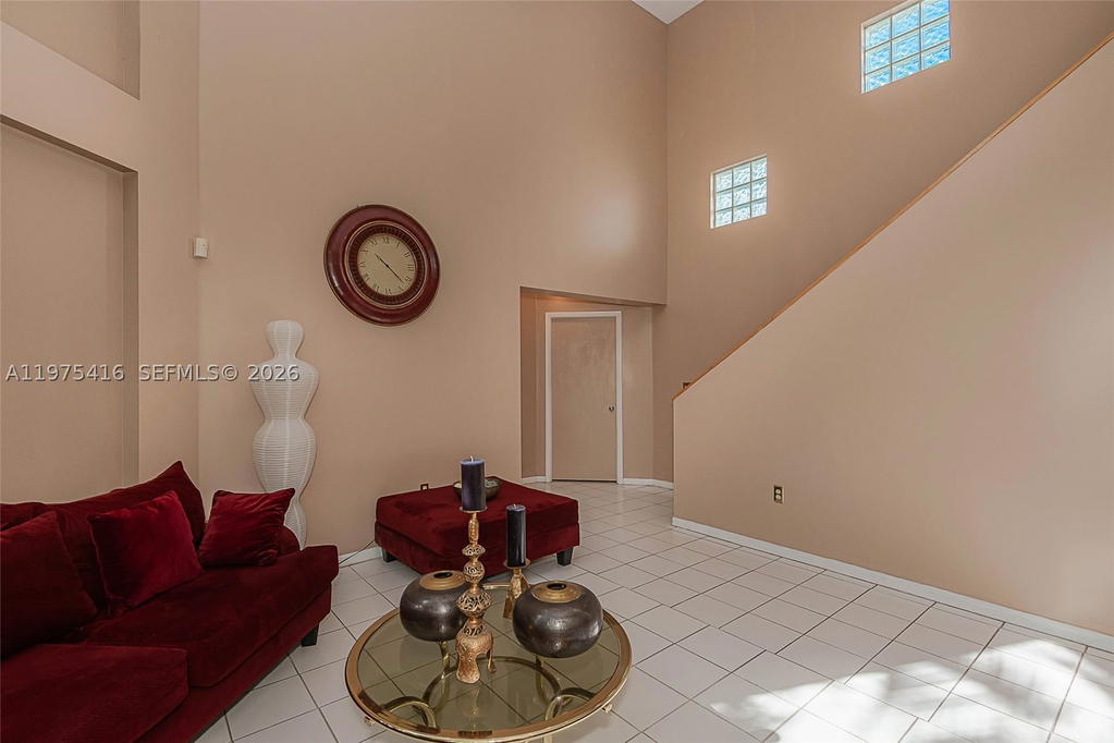 Real estate property located at 2518 206th Ter, Miami-dade, River Parc Estates, Miami, FL