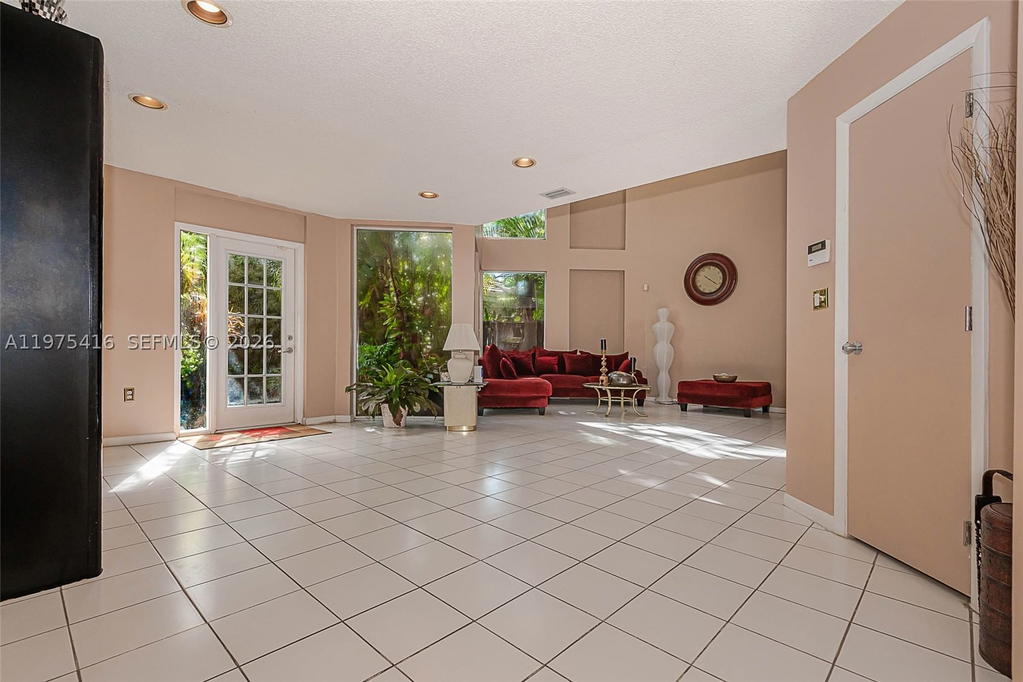 Real estate property located at 2518 206th Ter, Miami-dade, River Parc Estates, Miami, FL