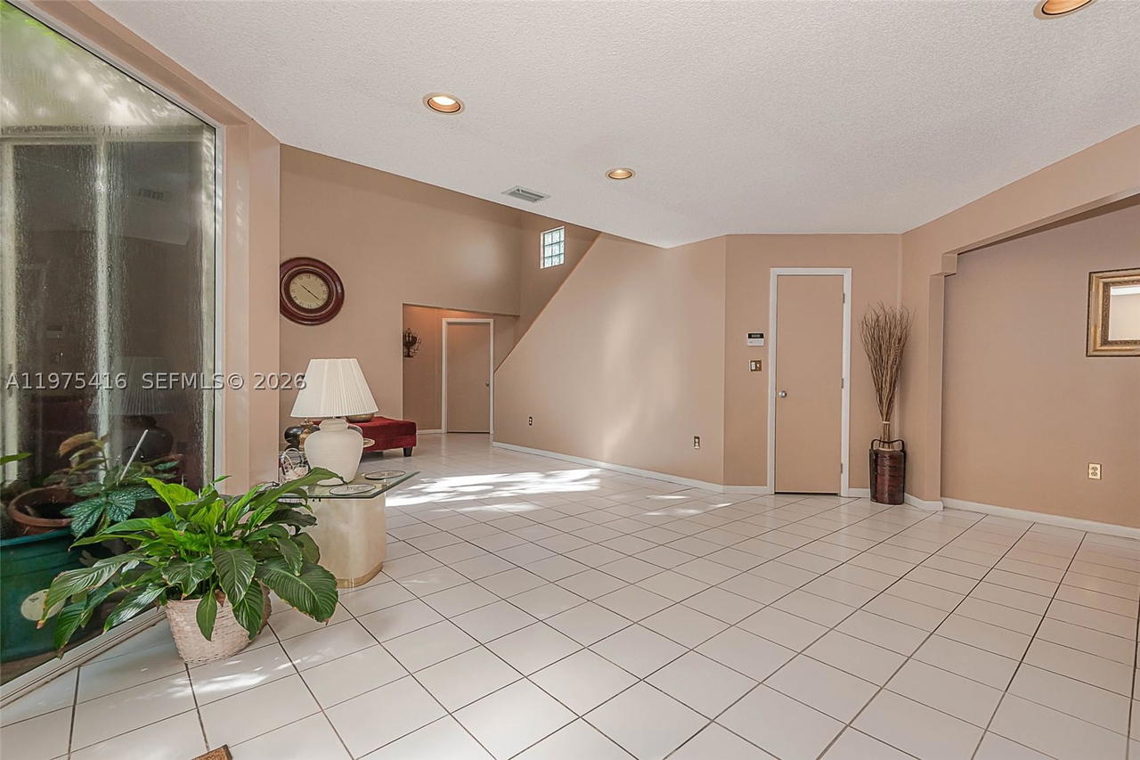 Real estate property located at 2518 206th Ter, Miami-dade, River Parc Estates, Miami, FL
