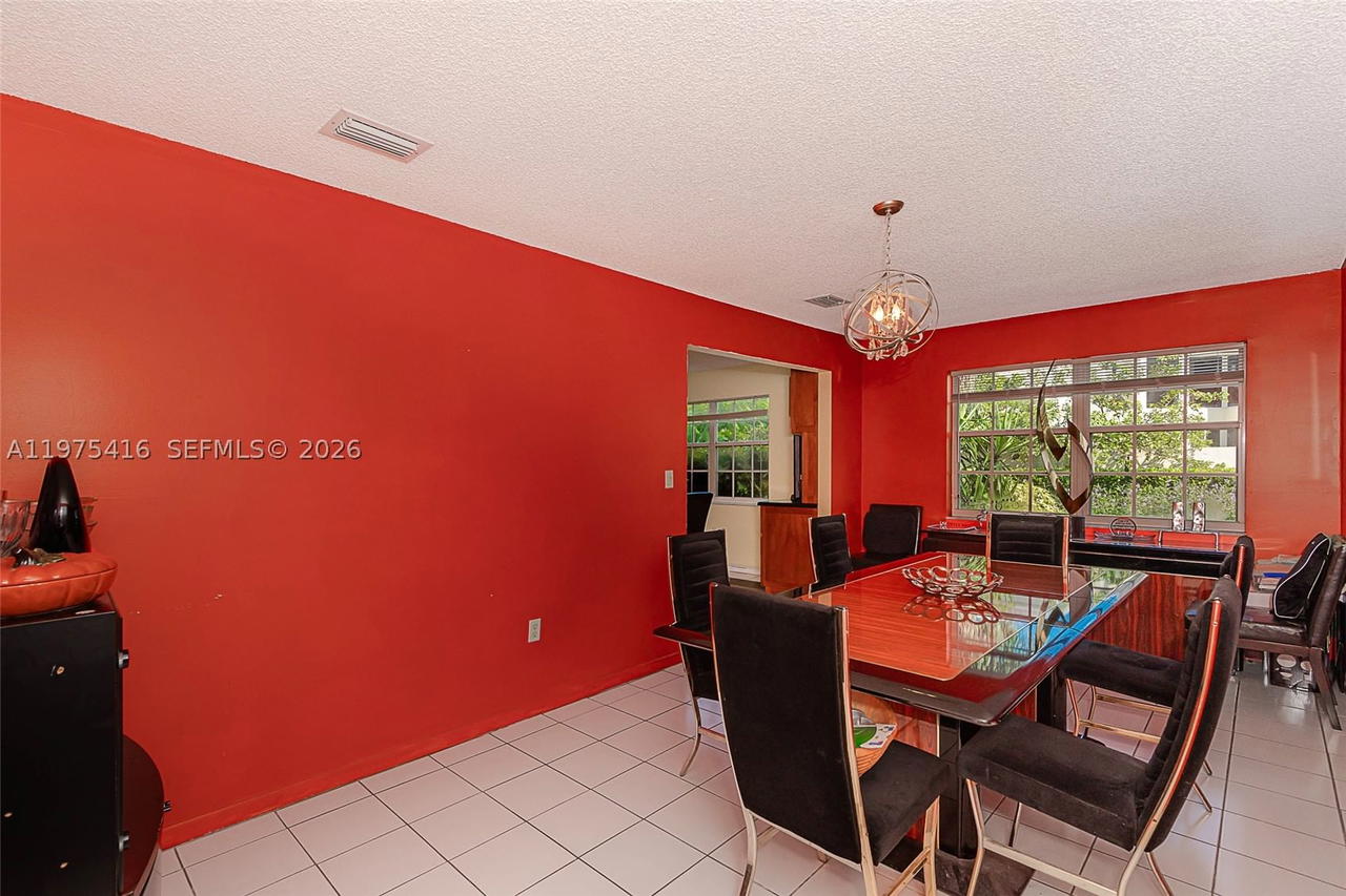 Real estate property located at 2518 206th Ter, Miami-dade, River Parc Estates, Miami, FL