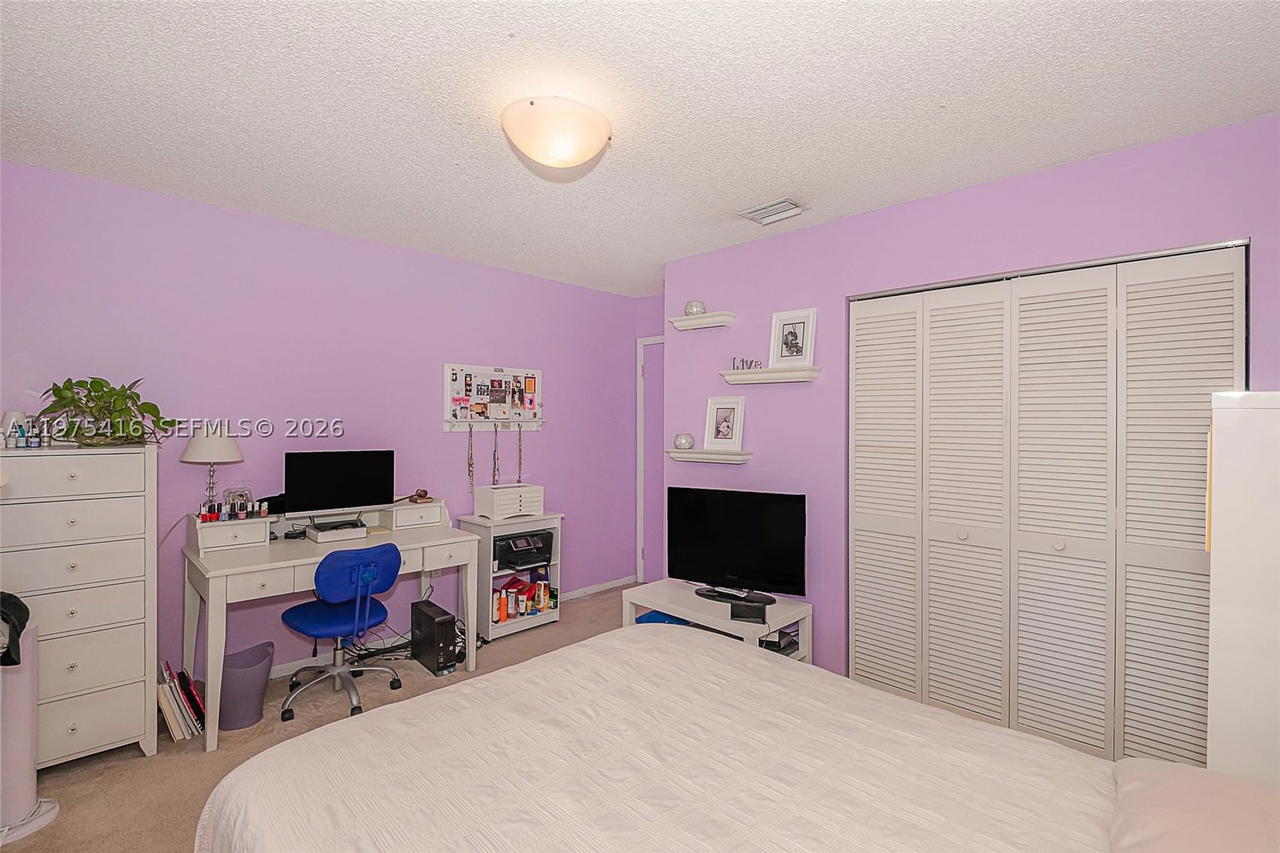Real estate property located at 2518 206th Ter, Miami-dade, River Parc Estates, Miami, FL