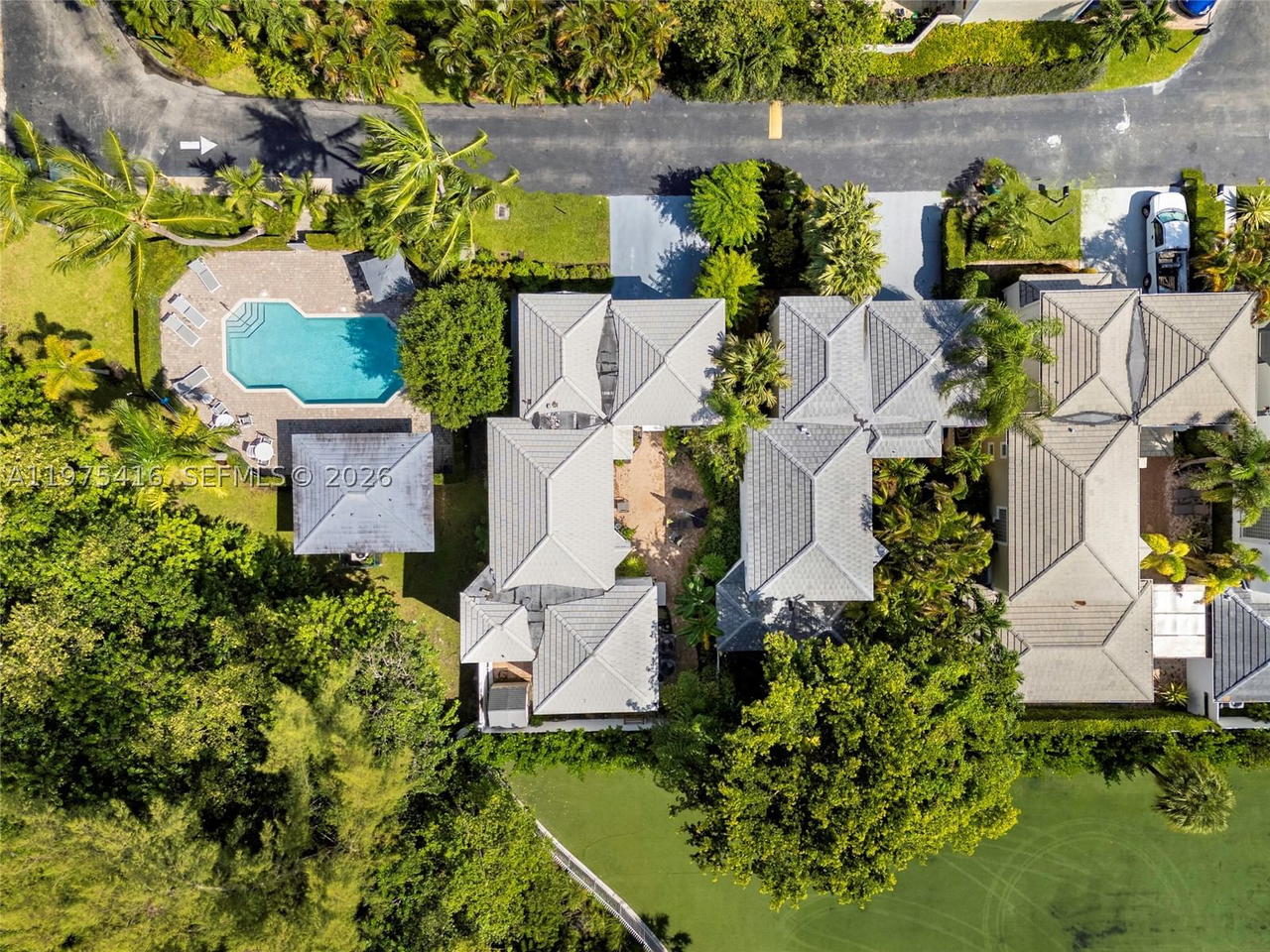 Real estate property located at 2518 206th Ter, Miami-dade, River Parc Estates, Miami, FL
