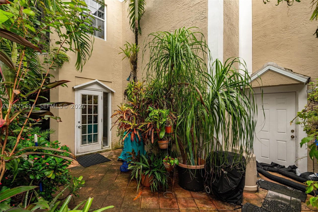 Real estate property located at 2518 206th Ter, Miami-dade, River Parc Estates, Miami, FL